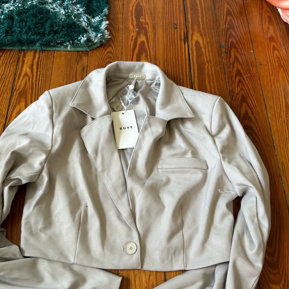 Gray Leather Cropped Jacket with Notched Lapel